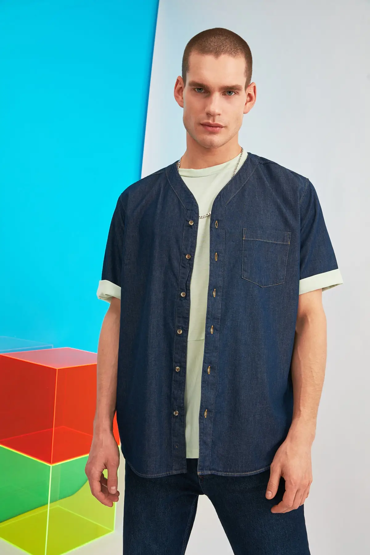 

Trendyol Men 'S Relax Fit Short-Sleeve Denim Shirt TMNSS21GO0568