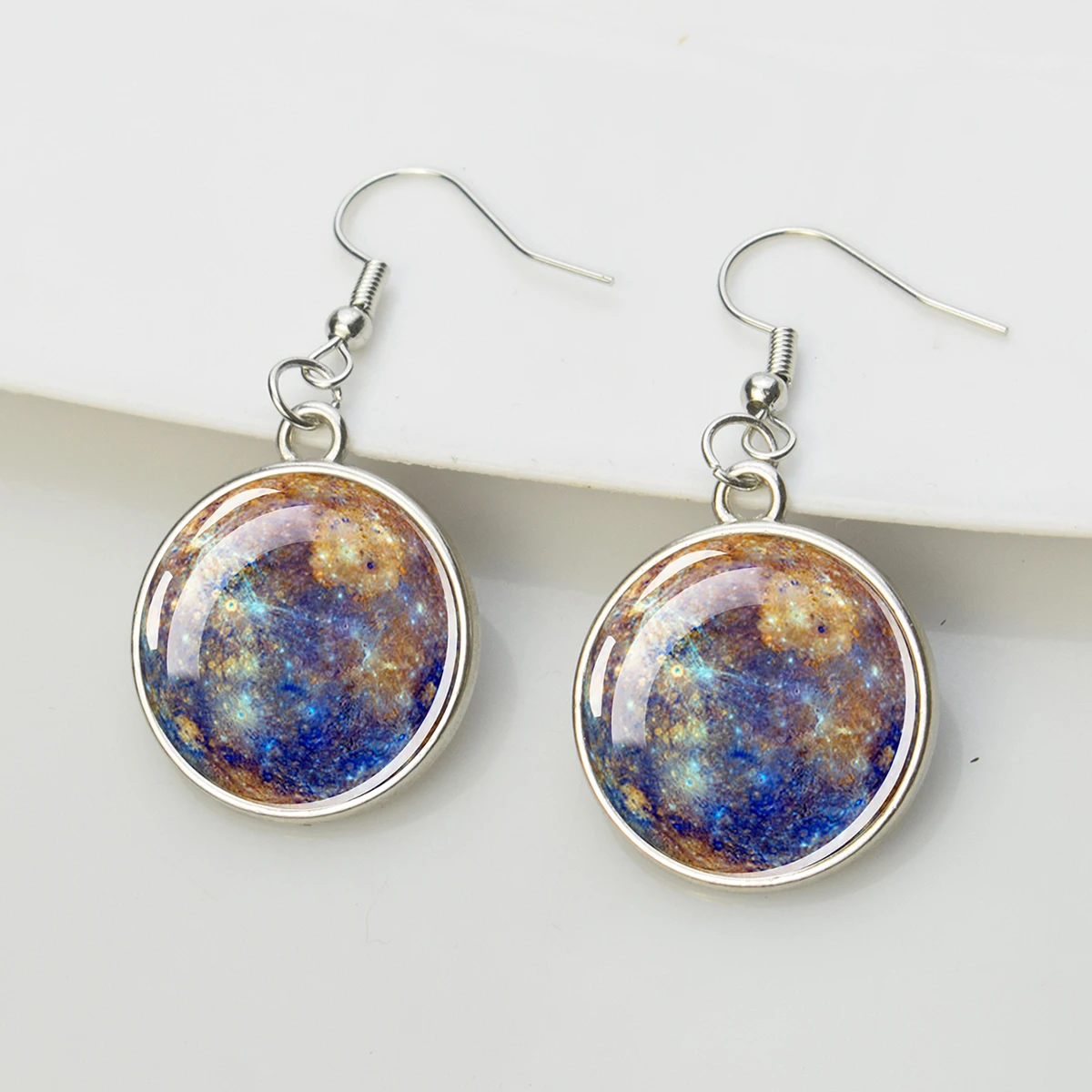 Женские серьги-подвески в виде планеты с солнечной системой