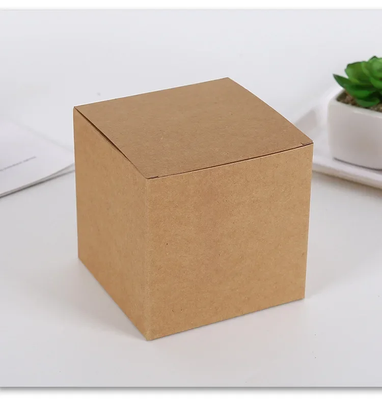 

Квадратные подарочные коробки из крафт-бумаги