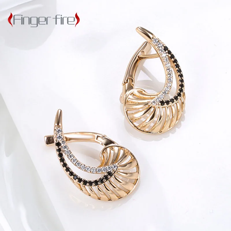 

Personality Fashion Gold Plated Earrings Bridal Engagement Banquet Simple Design Hollow Jewelry