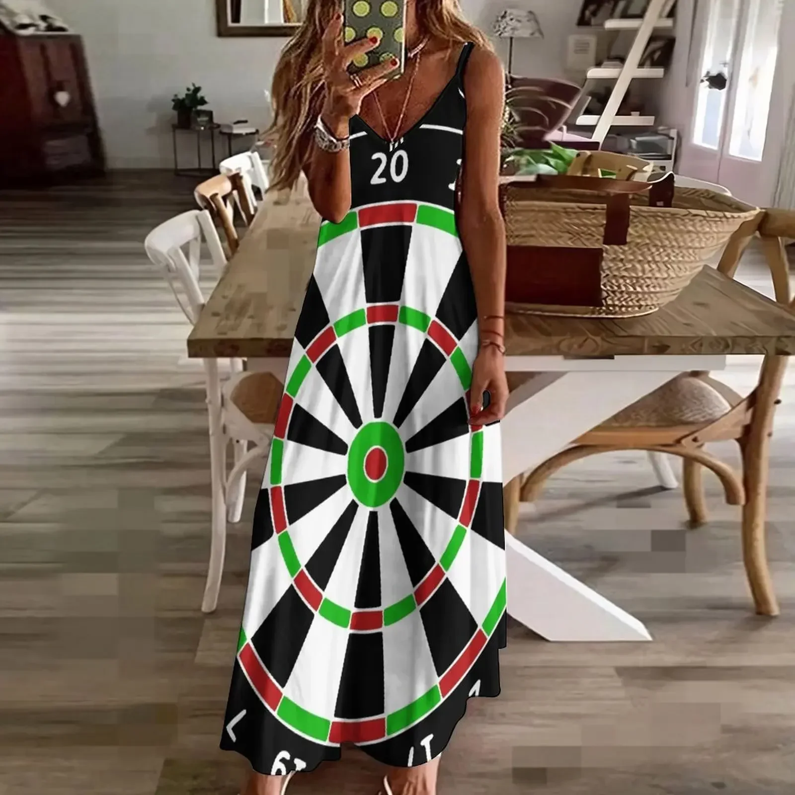 Летнее платье без рукавов с изображением Дартса и быка