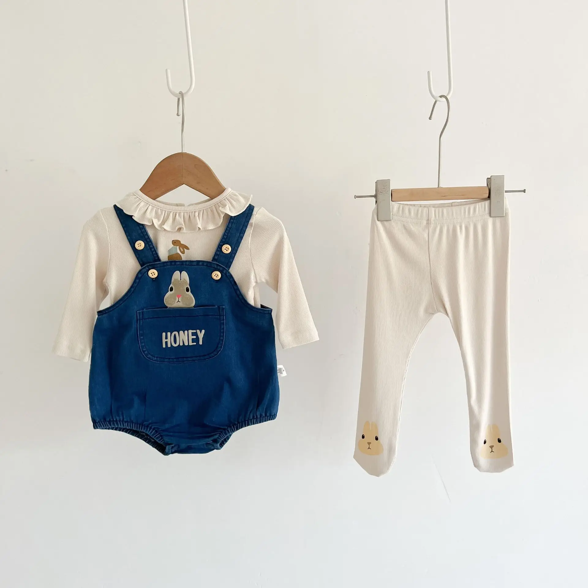 

2023 Spring Autumn Toddler Girl 3PCS Clothes Set Cotton Long Sleeve Bottoming Tops Denim Suspender Romper Panty Leggings Suit
