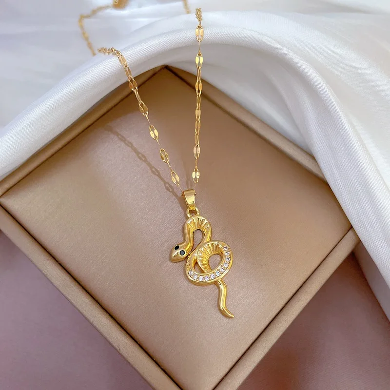 

2023 European and American Fashion New Snake Shaped Earrings Necklace Ring Set Wholesale Women and Jewelry Party Couple Gifts