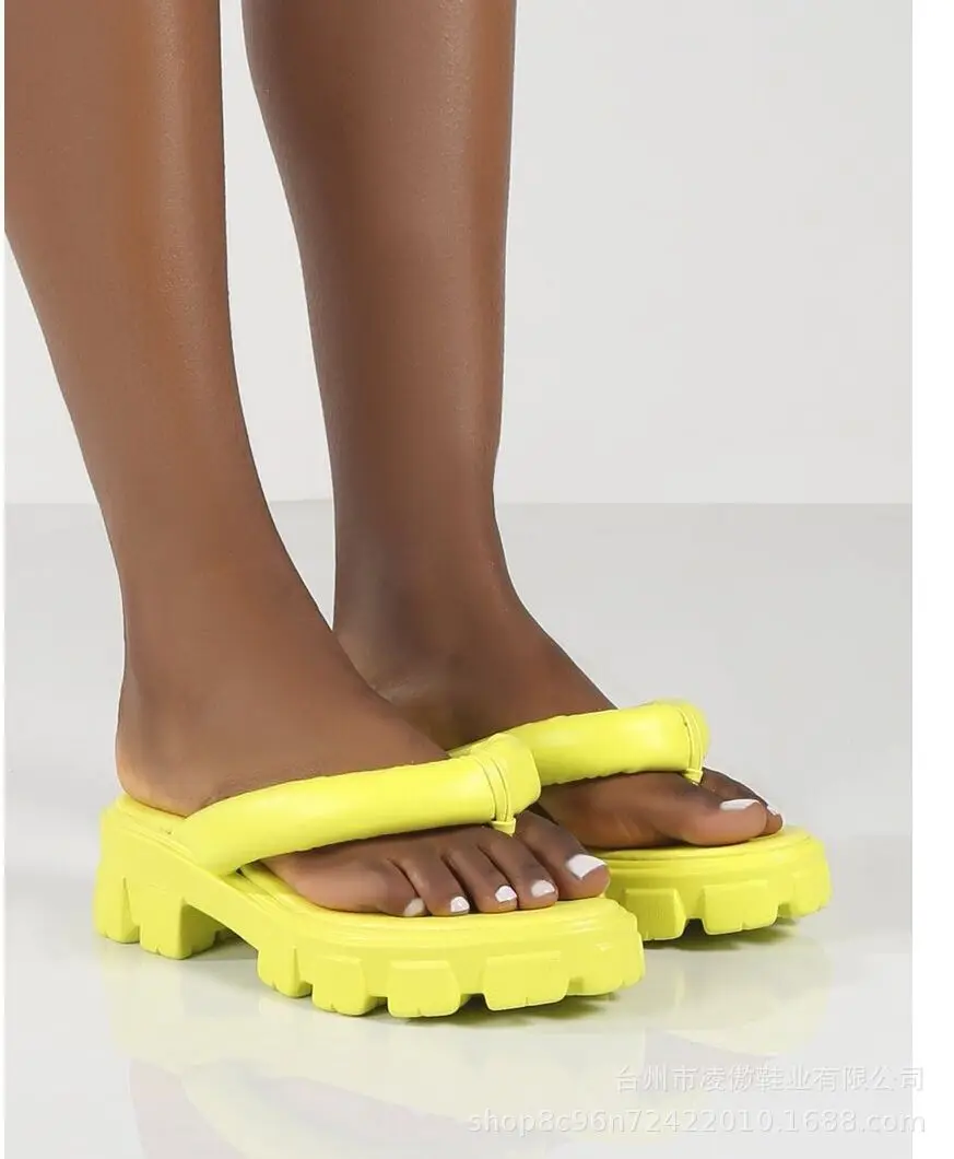 

Thick-soled slippers women wear high-heeled flip-flops in summer