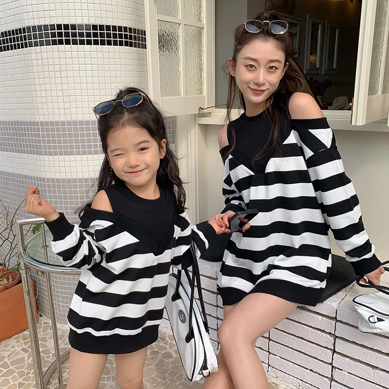 Family Matching Outfits Mother Kids Striped Fake Two-piece Sweater Skirt Clothing for Girls Mother Daughter Matching Clothes