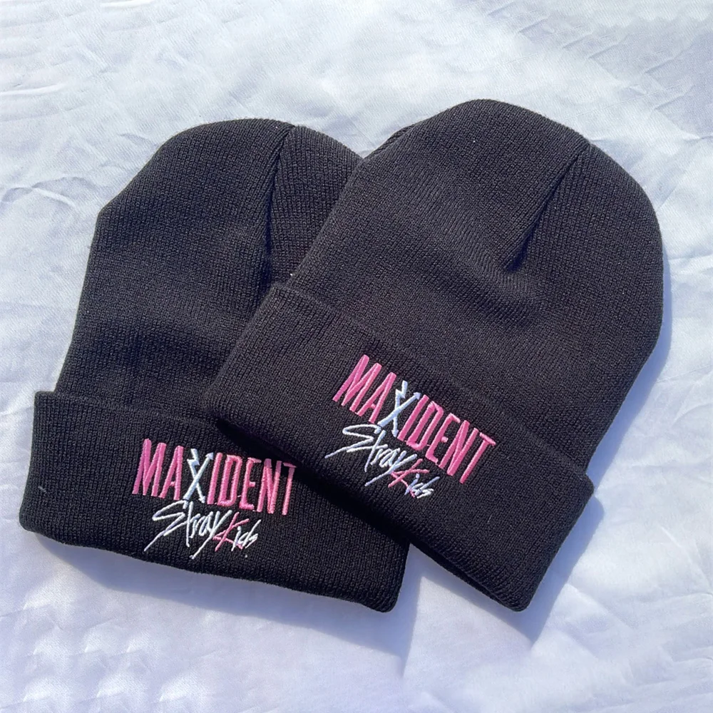 

Детская шерстяная шапка с буквенным вышивкой, J10