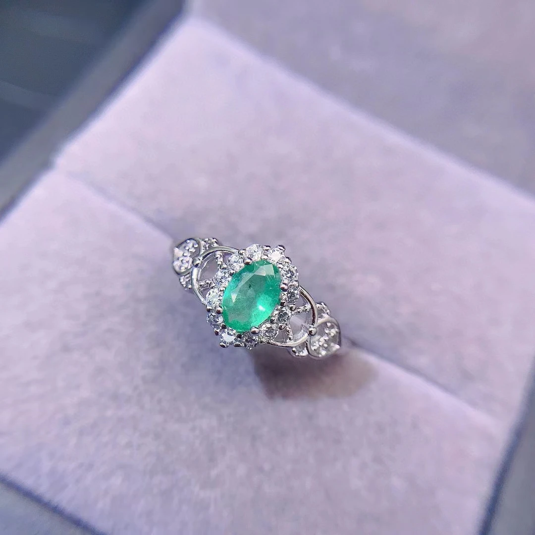 Женское кольцо из серебра 925 пробы с изумрудом покрытием 18-каратного золота