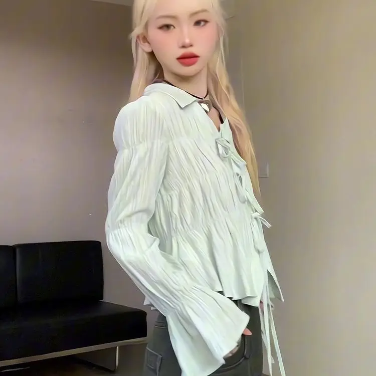 Большая женская рубашка во французском стиле со шнуровкой и v-образным вырезом с