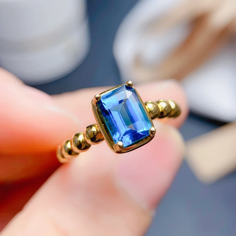 Женское кольцо из серебра 925 пробы с натуральным голубым топазом