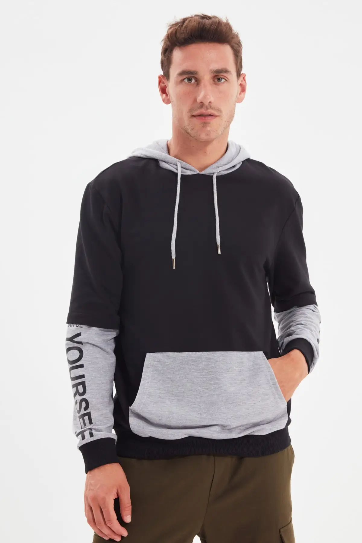

Trendyol Men 'S Regular Fit Sweatshirt TMNAW22SW1153