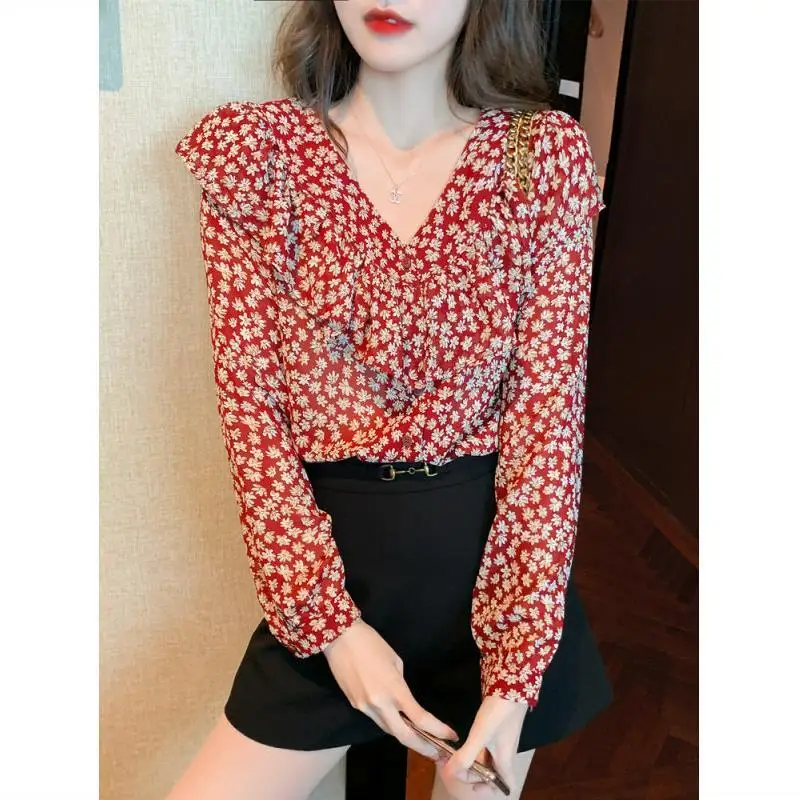 

Spring blouse 2023 new women ruffled V-neck long-sleeved bottoming shirt Western style age-reducing floral chiffon shirt female