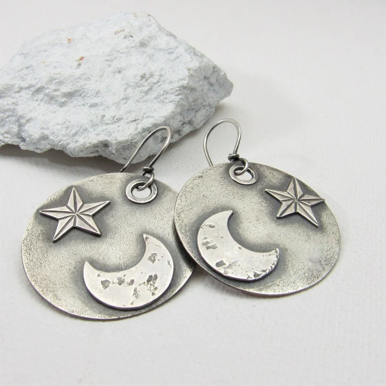 

Antique Boho Huge Round Metal Hand Carved Star Moon Pattern Earrings Women Fashion Dangle Earrings Bridal Wedding Gifts