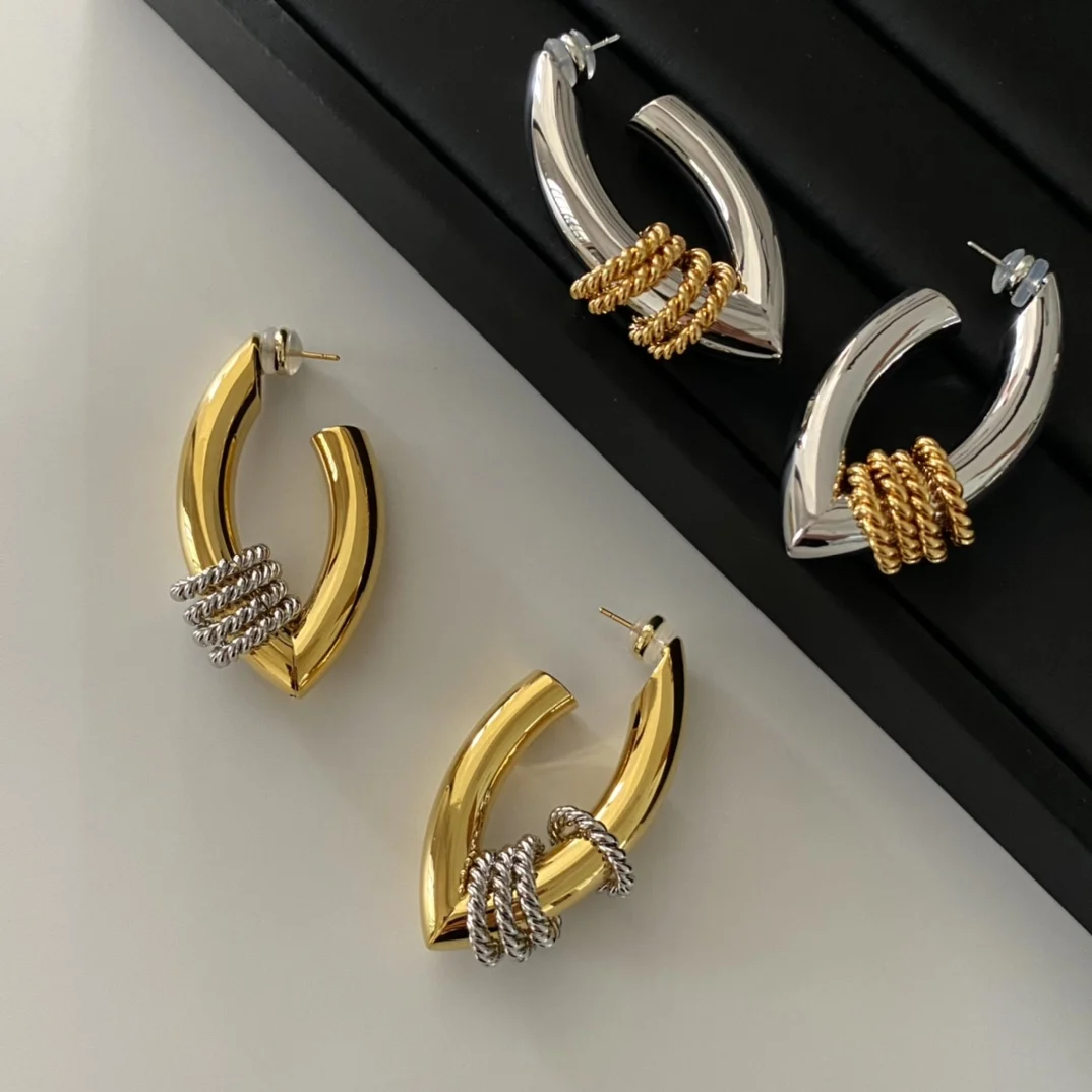 

Нишевые дизайнерские полые металлические серьги-кольца оливкового цвета с разноцветными блоками