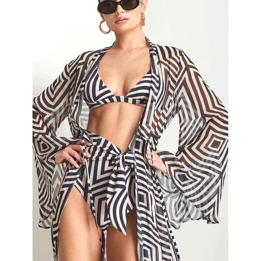 Рисунок 4 - Женский раздельный купальник с геометрическим рисунком