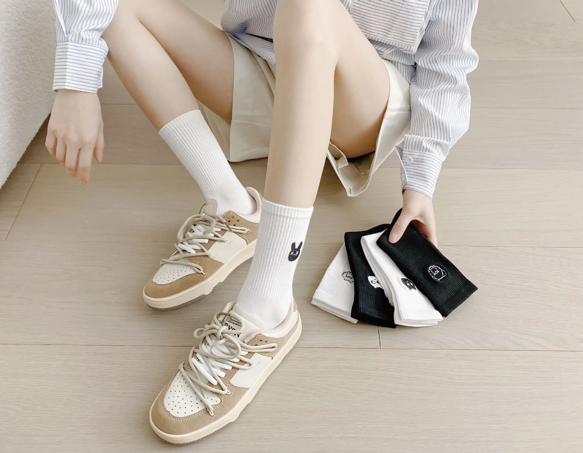 Simple Cute Cartoon Black White Women's Cotton Socks Set New Fashion Rabbit Bear Cotton Sports Socks For Girls 6 Pairs