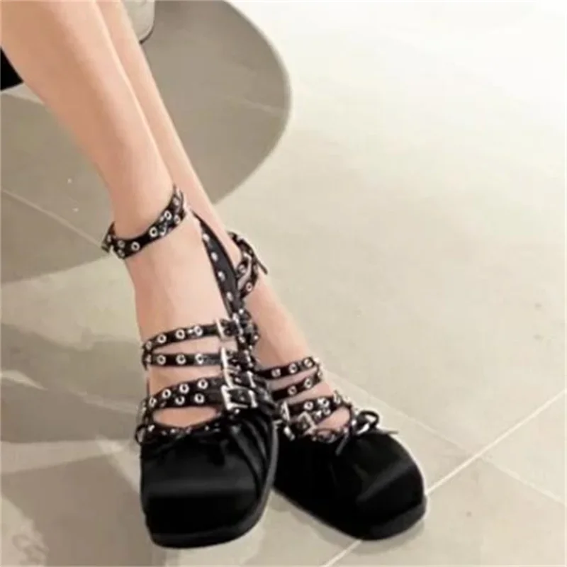 Туфли женские с пряжкой каблук в странном стиле квадратный носок пустотелые Tacones