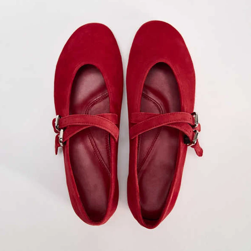 Женские бархатные босоножки на плоской подошве с круглым носком и металлической