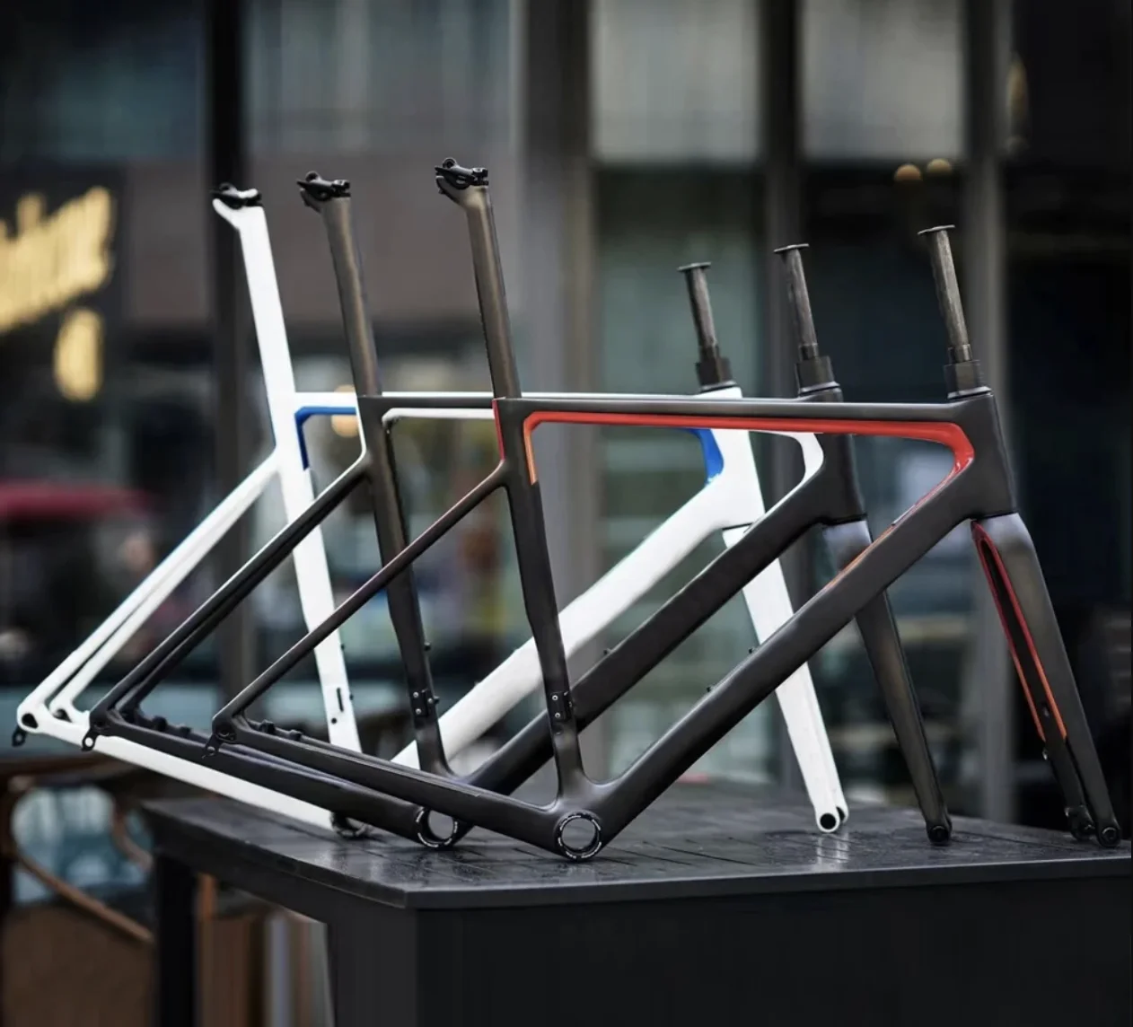

HOT!2021 V3Rs New Model Design Custom Color T1100 Carbon Road Frame Ultralight Frameset:Carbon Frame+Fork+Headset+Seatpost+Clamp