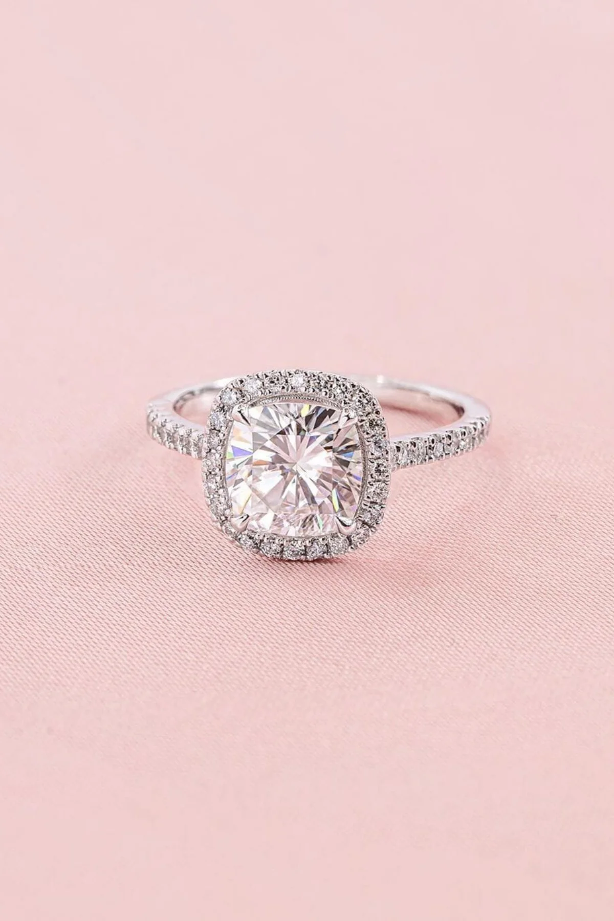 

Кольцо для помолвки с кристаллами и бриллиантами