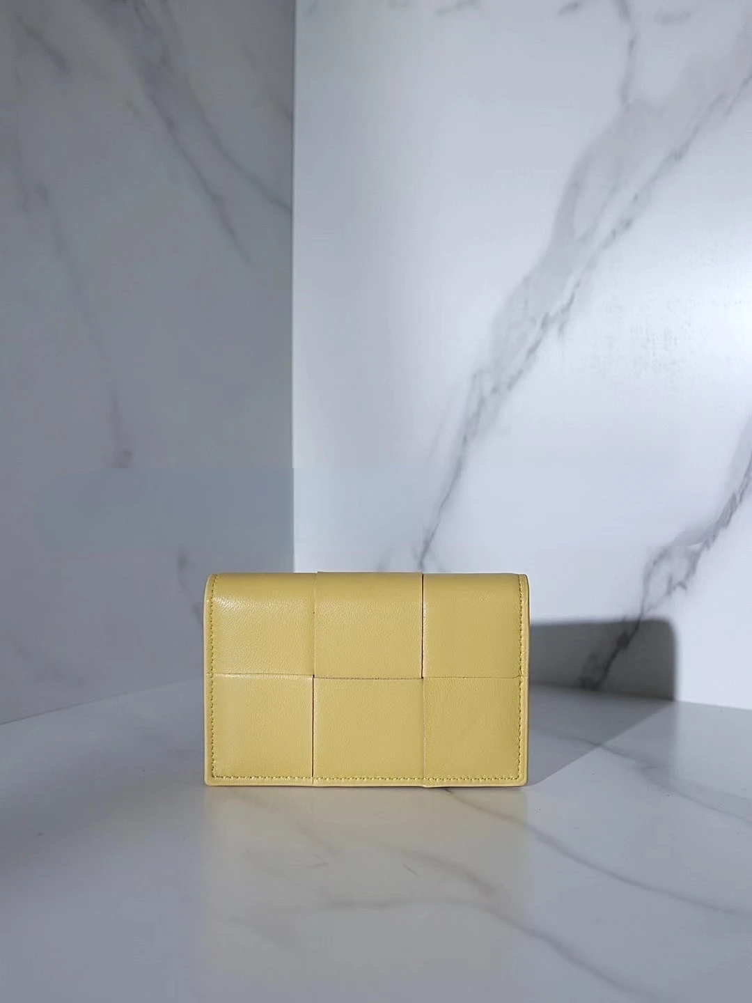 

Женская сумка из натуральной кожи, с отделением для банковских карт