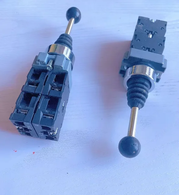 

XD2 4NO 4-позиционный перекрестный кулисный переключатель XD2PA14CR XD2PA24CR джойстики-контроллеры