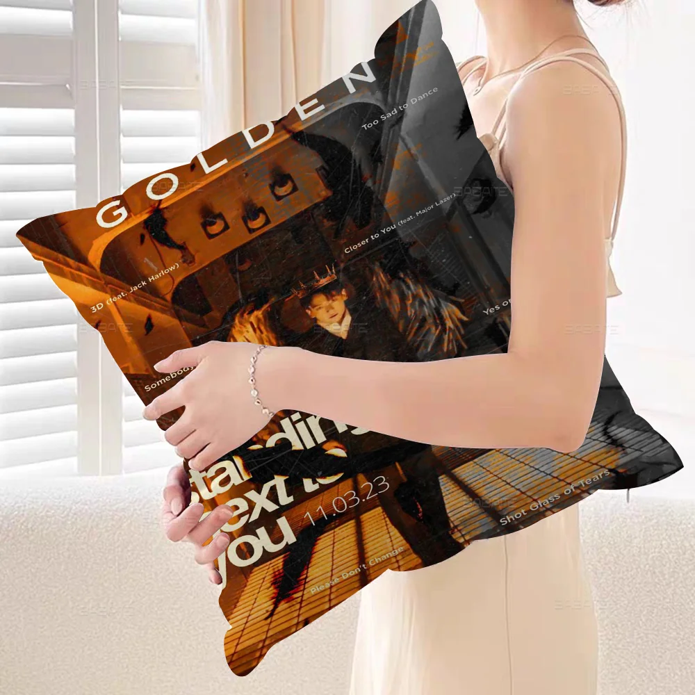 Декоративная подушка MINISO Jungkook 45x45 см