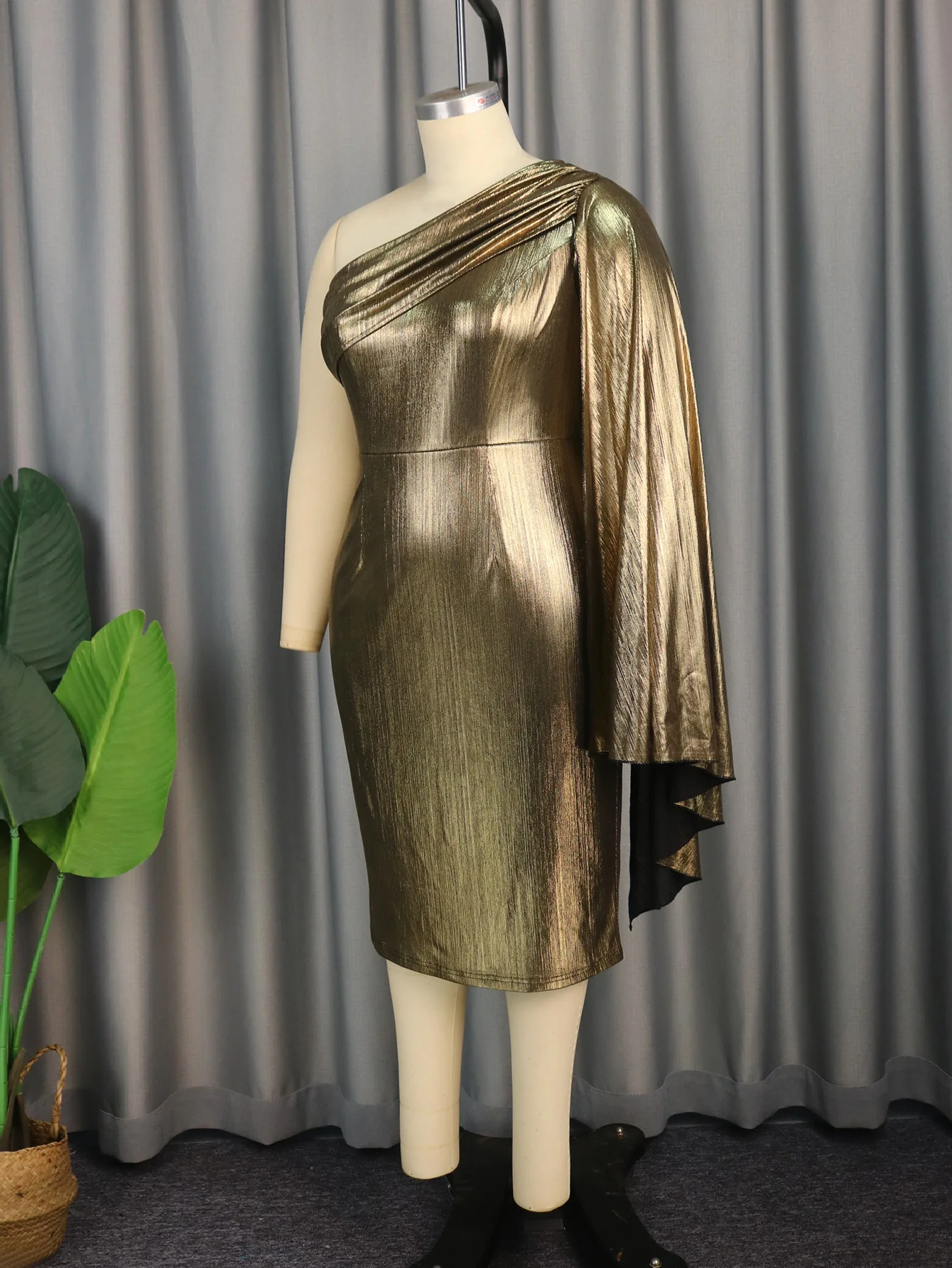 Plus Size Women Party Dress One Shoulder Gold Elegant Pretty Cloth Female Luxury Midi Gown 2023 Summer Evening New In Dress