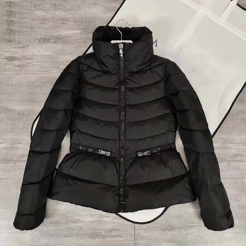 Женская приталенная куртка-пуховик на белом утином пуху с высоким воротником |