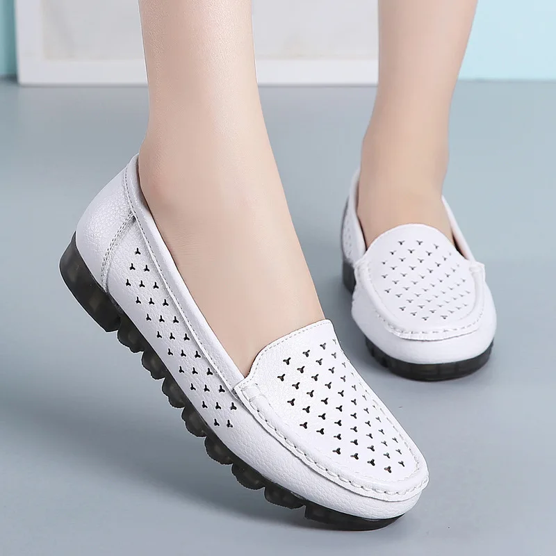 

Women's shoes Genuine leather women's shoes middle-aged and elderly mother shoes hollow breathable soft bottom flat