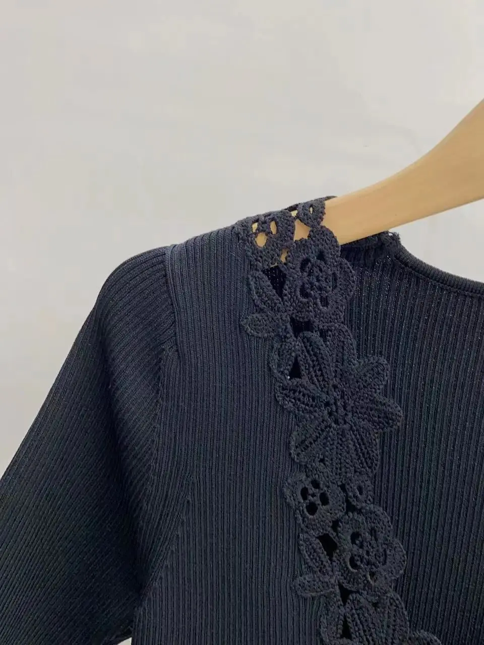 

Women's Sweater Embroidery V-neck Floral Trim Solid Slim Short Sleeve Elegant Pullover Jumper Casual