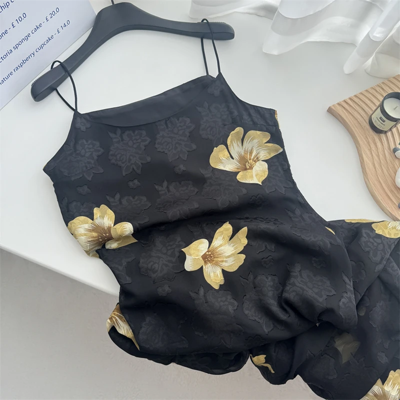 Женское ТРАПЕЦИЕВИДНОЕ платье без рукавов черное готическое с цветочным принтом