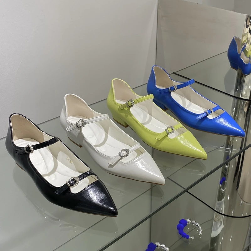 Fashionable Temperament Korean Style Shallow Mouth Pointed Toe Flat Shoes Womens Buckle Design 2022 Spring Womens Shoes