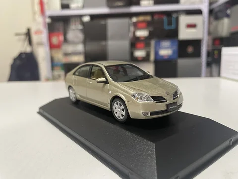 Модель автомобиля Nissan первоклассная 1/43, модель коллекционного автомобиля из сплава золотого цвета, металлическая игрушка, украшение, сувенир, подарок для хобби, 2001