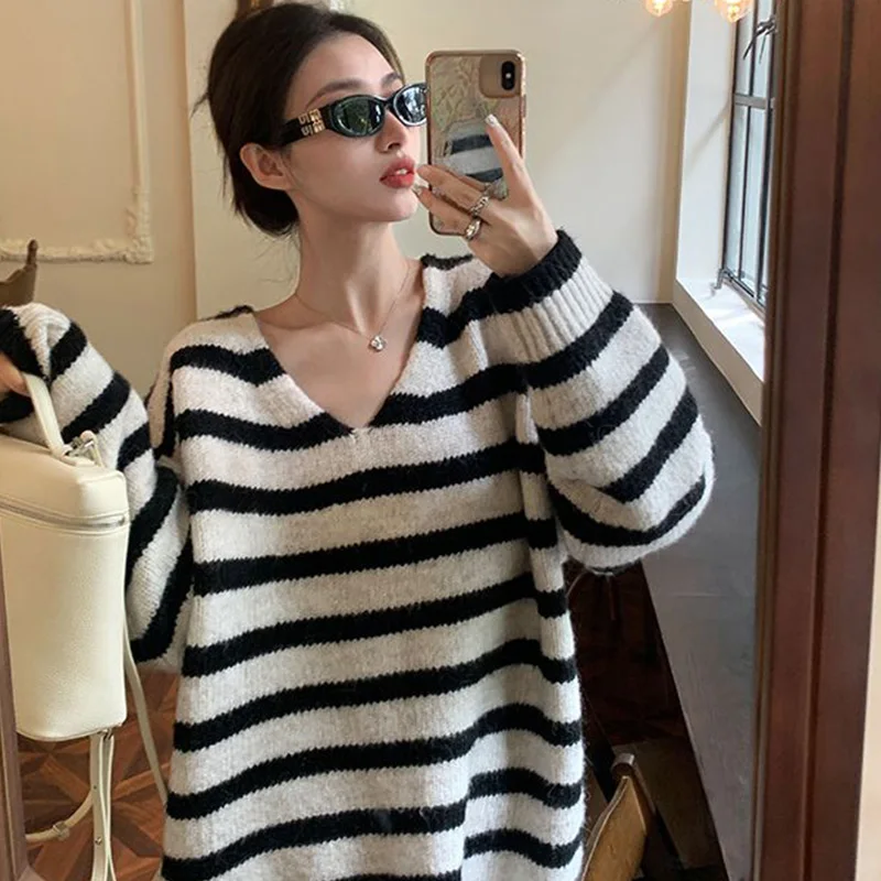 Осень/зима новый черно-белый полосатый вязаный свитер с v-образным вырезом