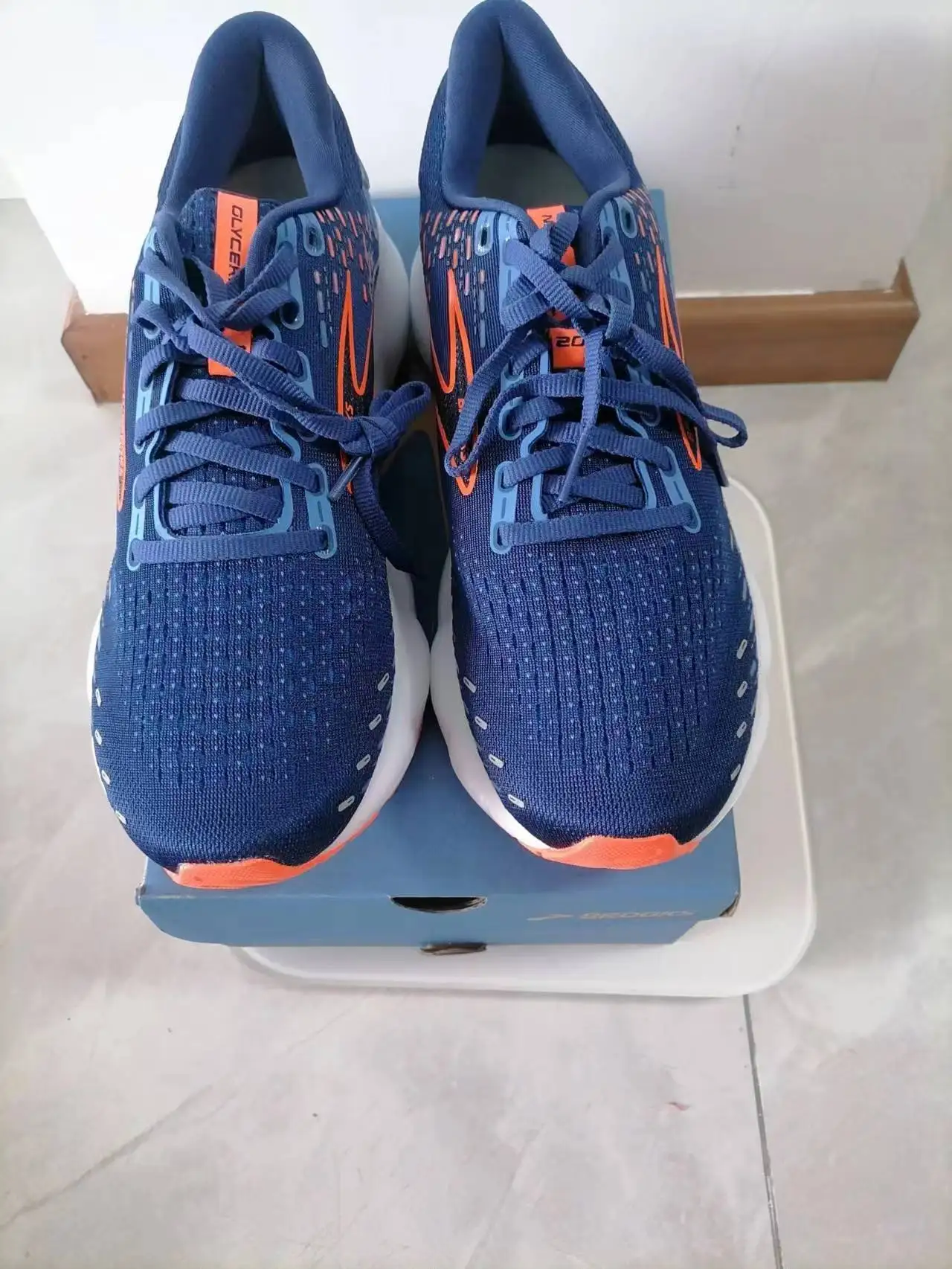 

Азотовая подошва для удобных и дышащих беговых кроссовок