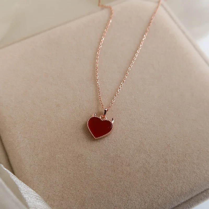 

18k Rose Gold Demon Heart Necklace Female Ox Horn Love Heart Pendant Clavicle Chain Valentine's Holiday Gift Cross Chain