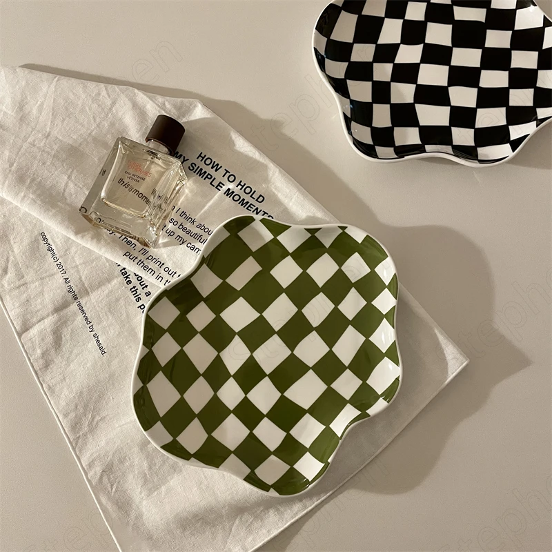 Корейская черно-белая шахматная керамическая тарелка в стиле ретро неправильной