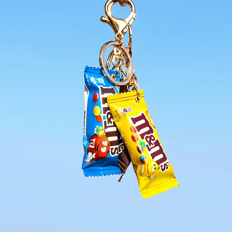 Фото Брелоки M&M's! Серия «Веселые имитации закусок»: синие, желтые и коричневые, подвески для рюкзаков, маленькие аксессуары №2