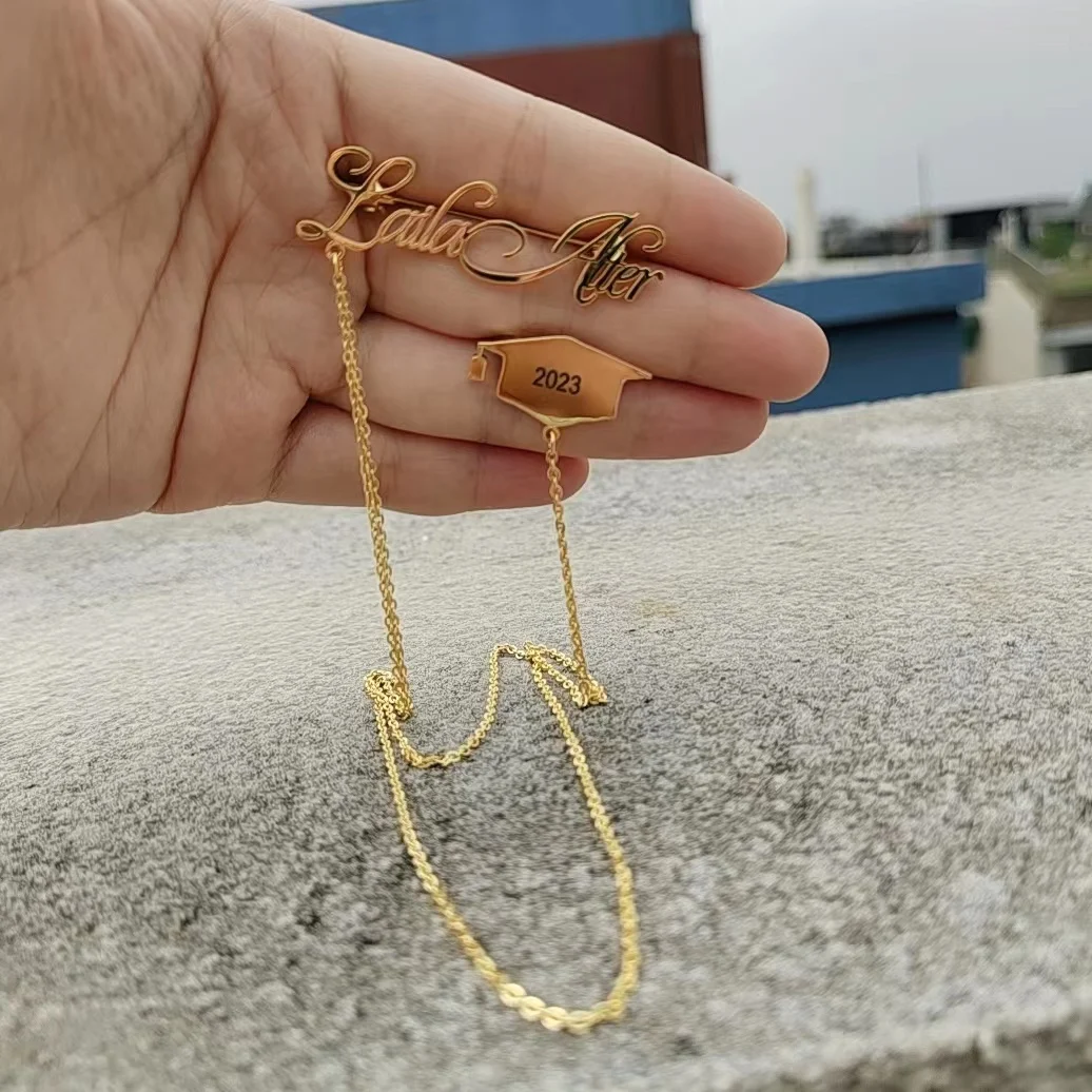 HIBODY Name Custom Graduation Season Brooch Stainless Steel Material Waterproof Crossing 18k Gold Doctor Hat Brooch