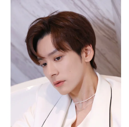 Китайская звезда Wei zhe ming wawa с оригинальной версией одежды