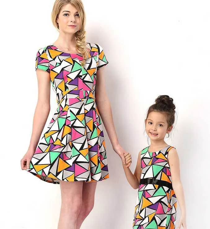 

2022 New Mother Kids Clothing Family Costume Mom Geometric Short Sleeve Dress Daughter Vest Dresses Family Matching Outfits