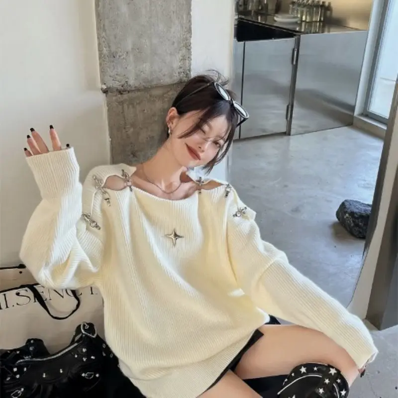 

Женский свитер с длинным рукавом, вязаный пуловер с открытыми плечами и металлическими пуговицами, Свободный Топ в Корейском стиле Y2K, оригинальная осенняя одежда