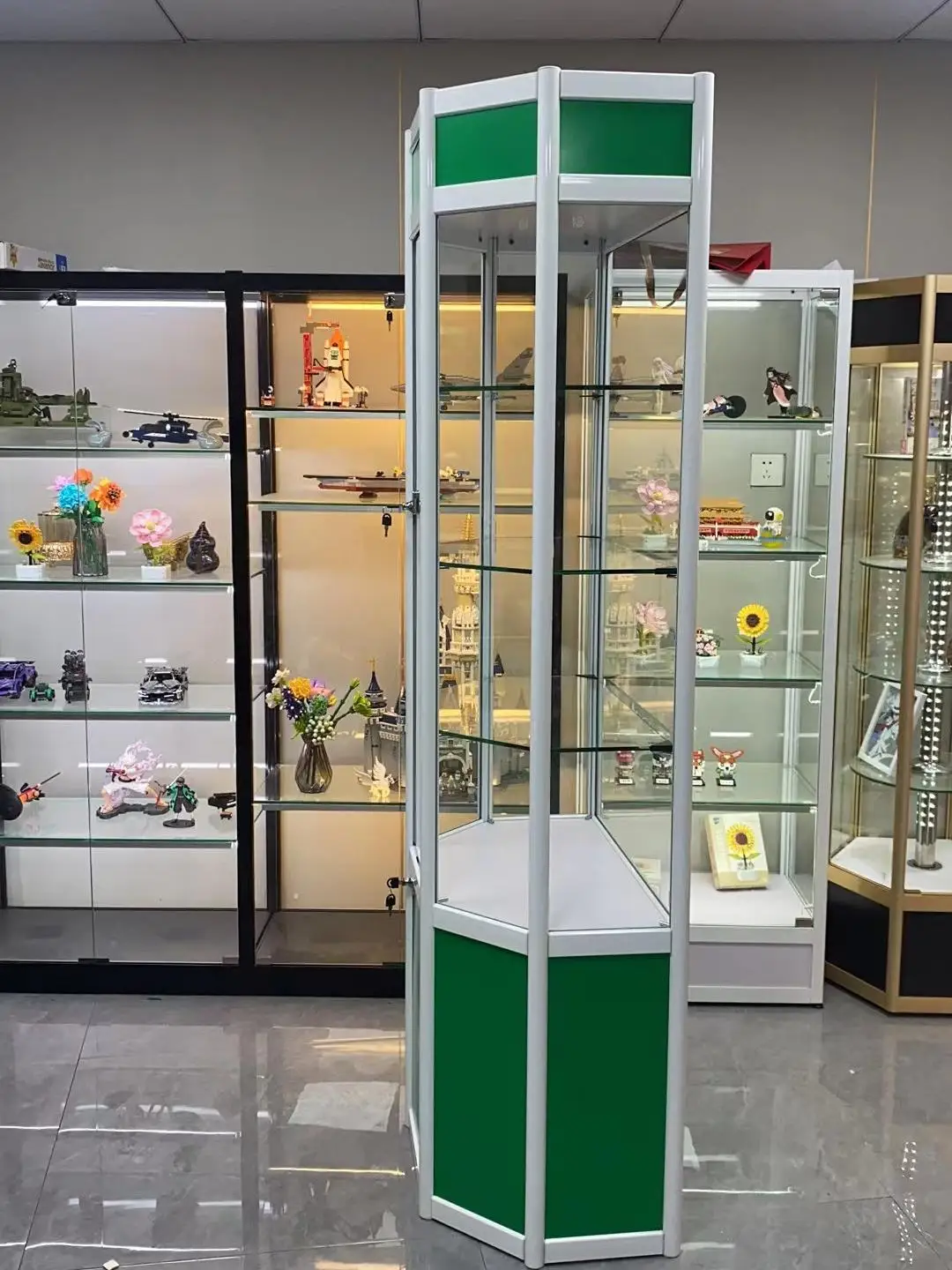 Витрина Банковская витрина Косметический шкаф Lego Игрушечная модель Gundam