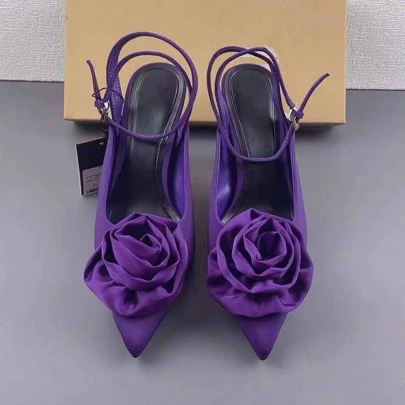 Женские туфли на высоком каблуке элегантные с острым носком и розами цветочным