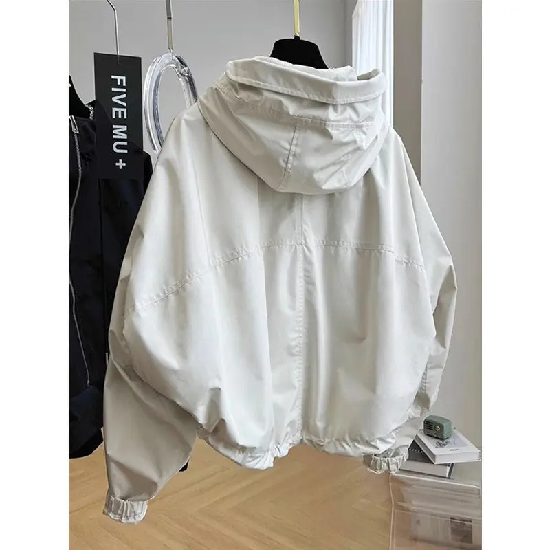 Женская куртка с капюшоном