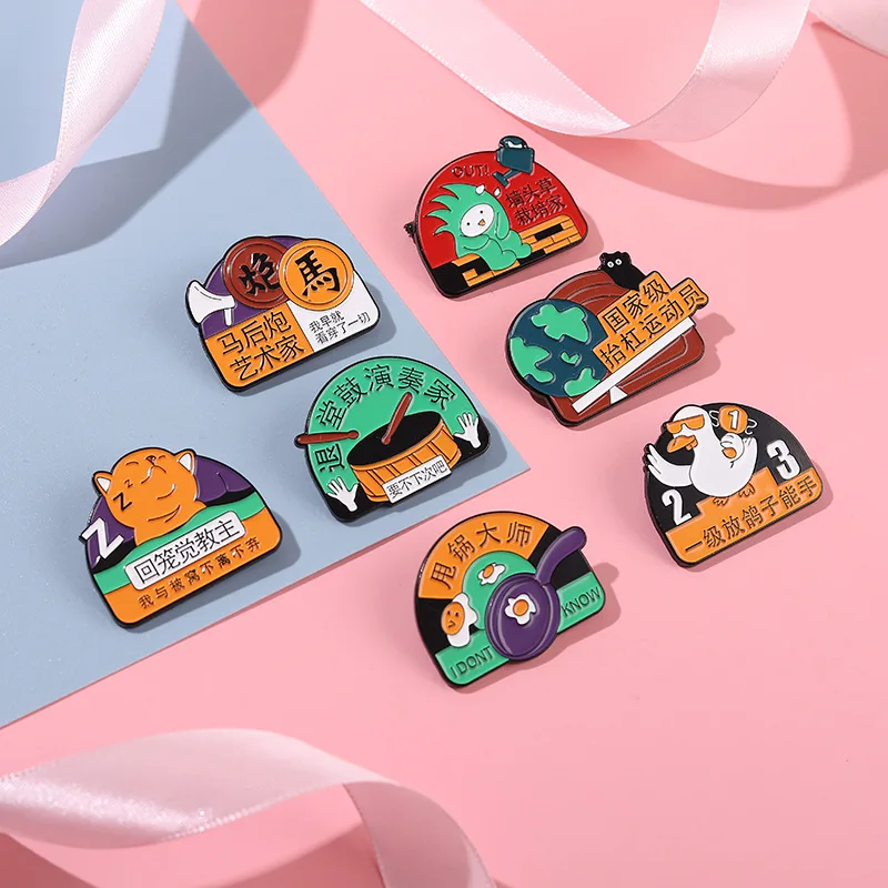 

Эмалированная заколка на шпателе с надписью «ведущий шпатель»