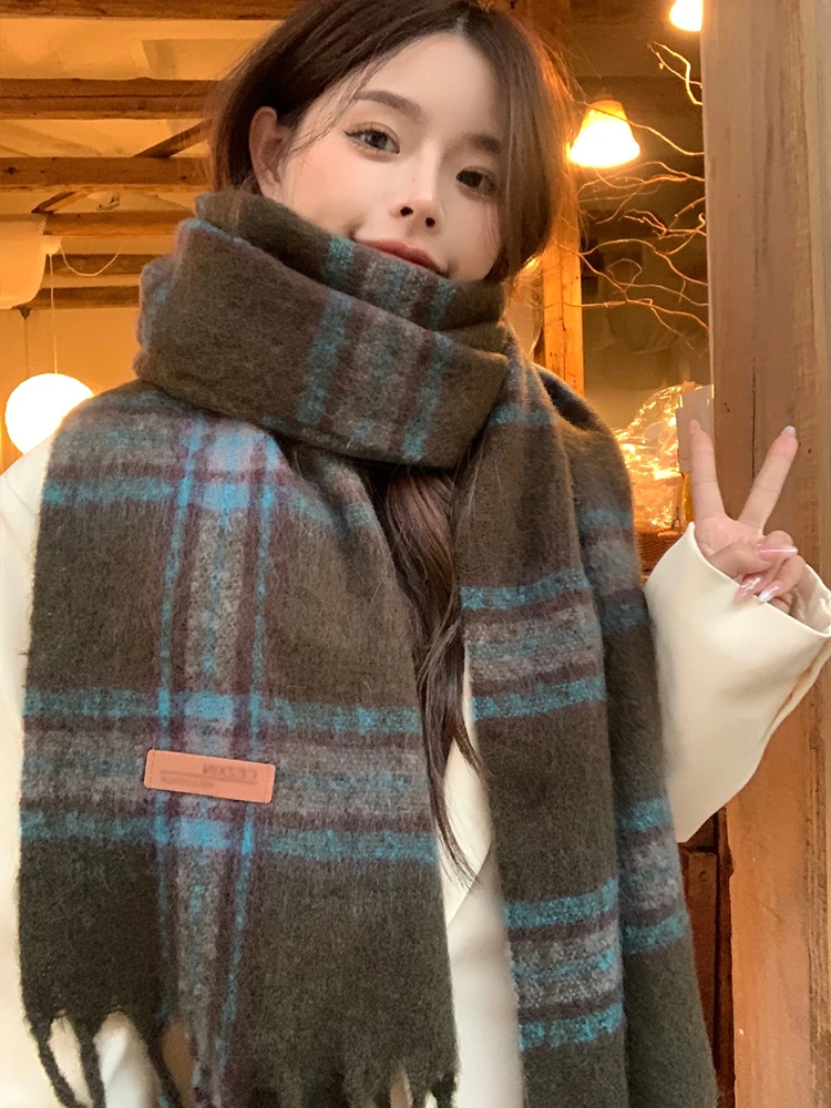 Вязаный шарф зимний женский и мужской клетчатый с кисточками в консервативном