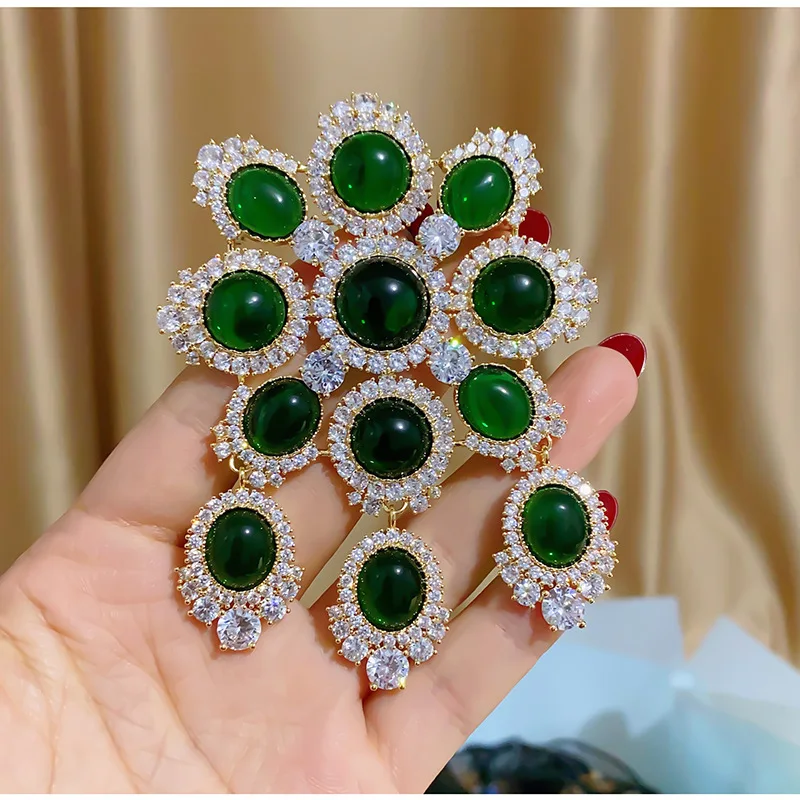 

XUYE New Fashion Emerald Green Zirconia Brooches Pins Luxury Brand Jewellery Designer Statement Tassel Corsage Accessories