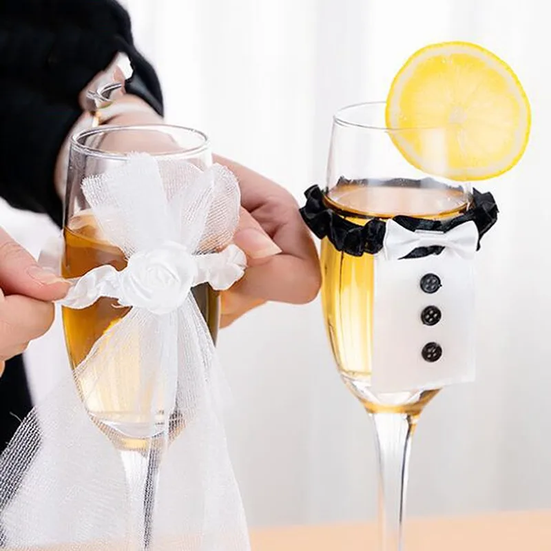 

2 Pcs/set Wedding Groom Bride Dress Wine Glass Set DIY Wine Glass Cup Cover Lace Bride Groom Costume Wedding Party Decoration