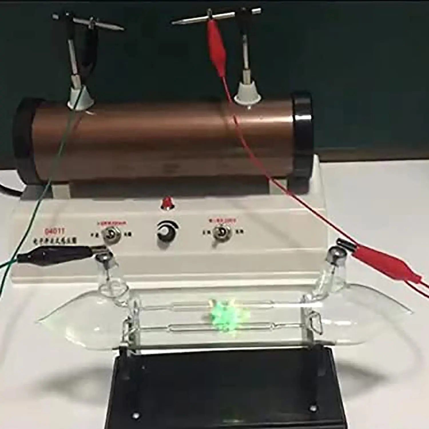 Катодная лучевая трубка показывает механический эффект экспериментное